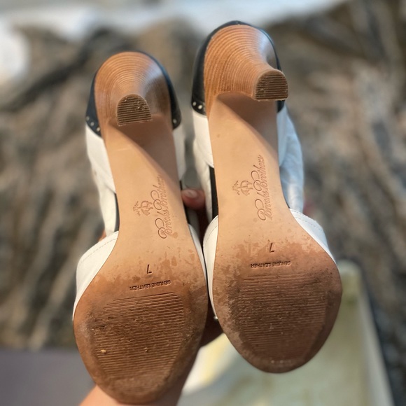 Brooks Brothers Spectator Peep Toe Sandals - Size 7 - Black/White Pre-owned - Picture 3 of 9